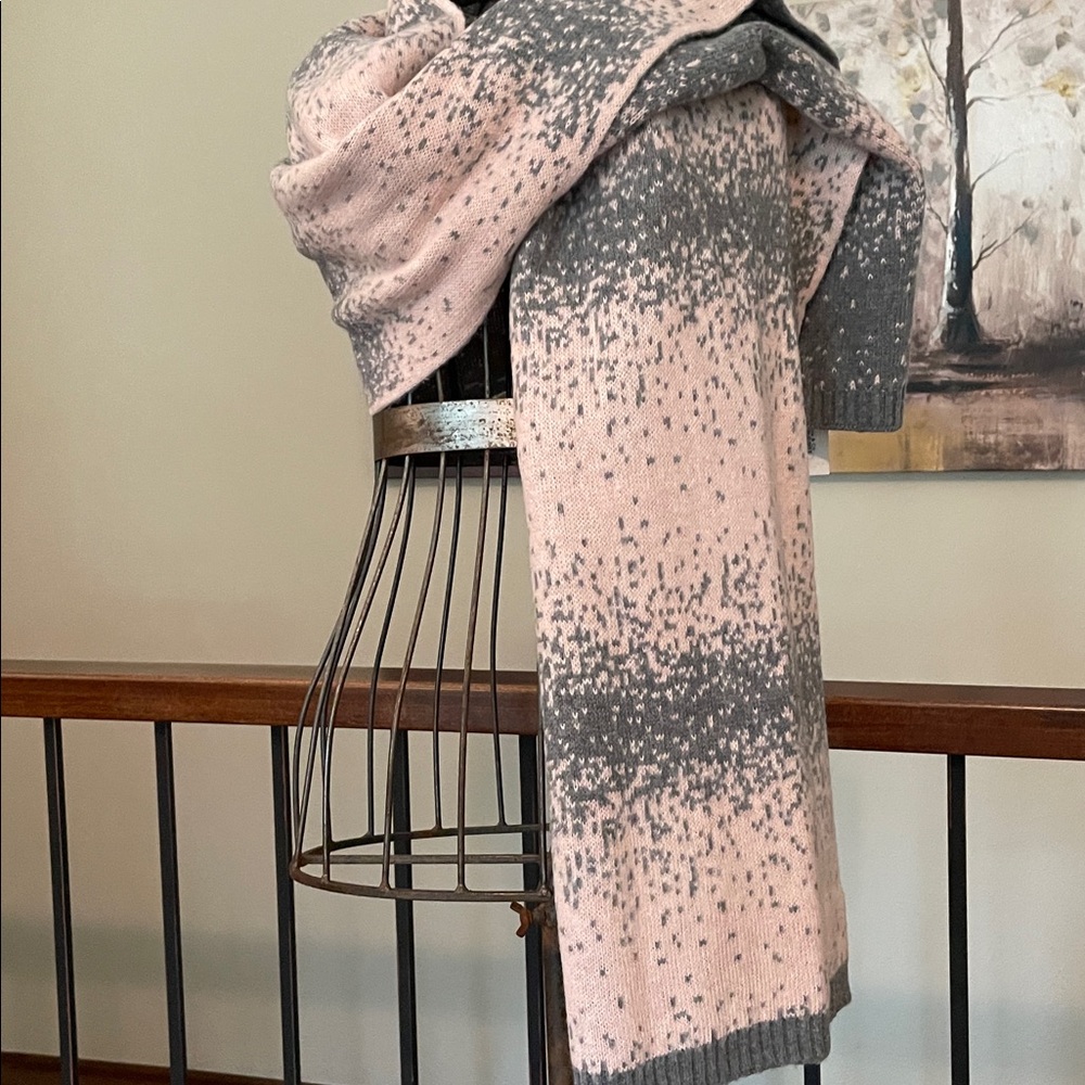 NWT FFC New York Warm Large Super Soft Cosy Pink Grey Scarf